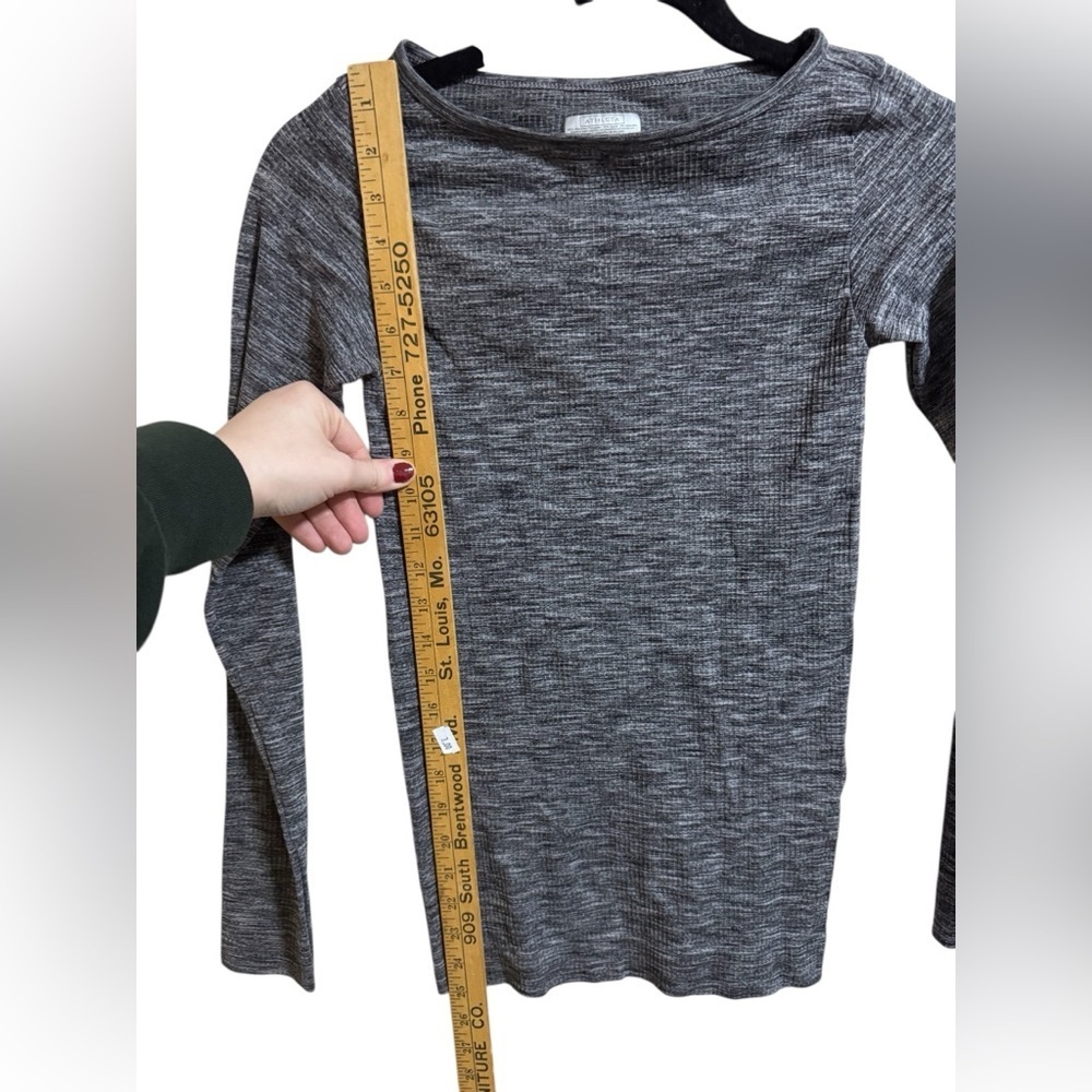 Athleta XS Gray Long Sleeve Performance Top Fitted Stretch Activewear - Picture 4 of 6